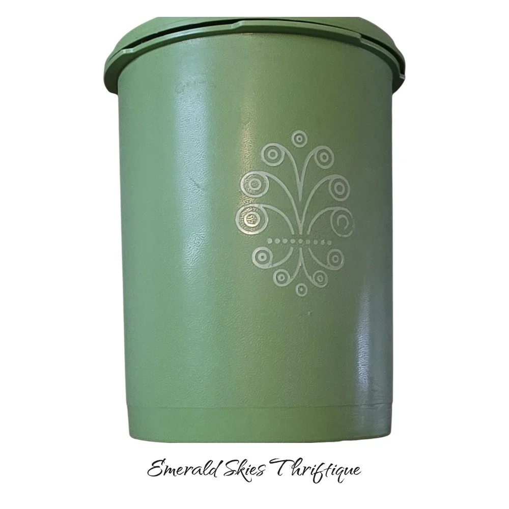 Vintage Tupperware Green Canister 811-4 with Lid. Free shipping